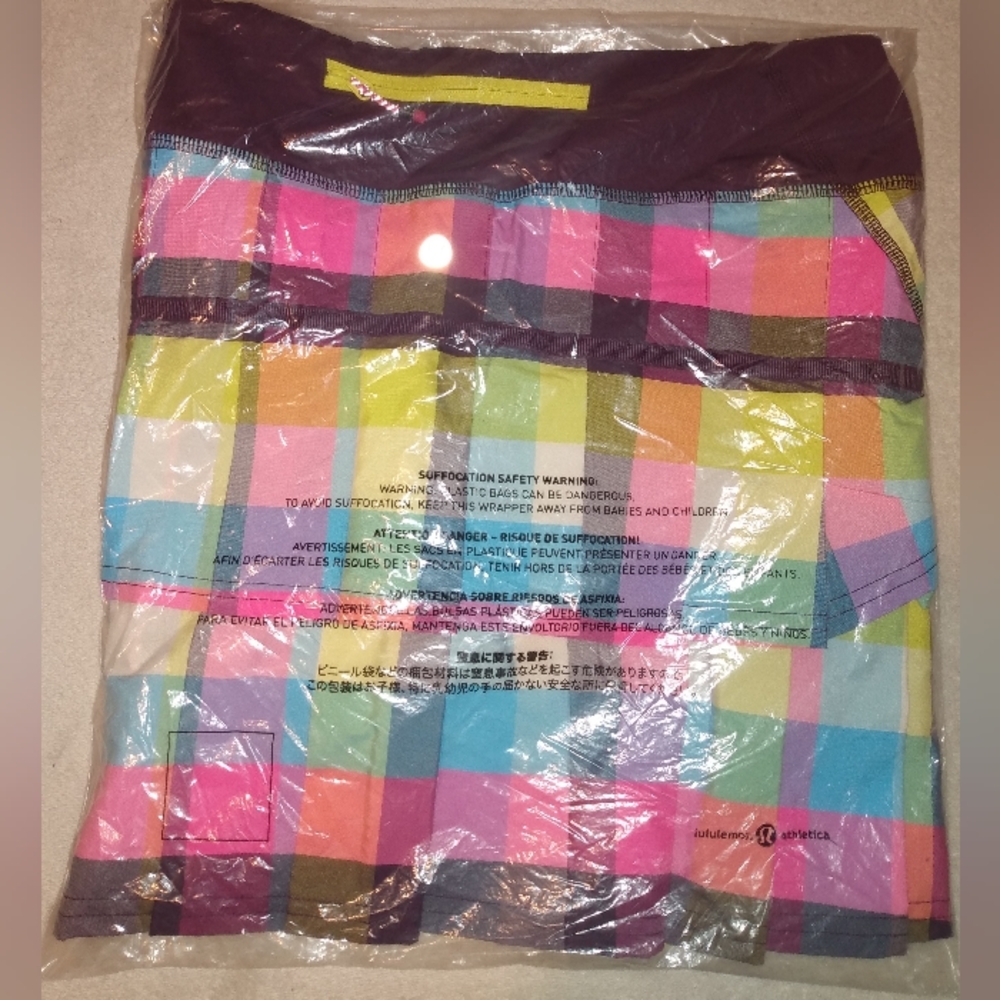 New In Bag Collectors Lululemon Athletica Women's sz 6T Skirt. Comes w/Tote.